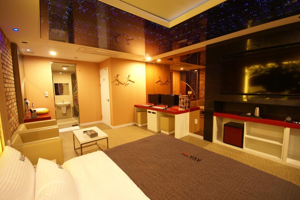 Ava Hotel Changwon Exterior foto