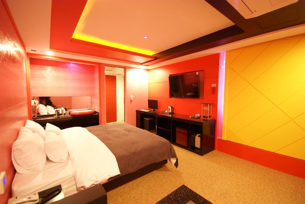 Ava Hotel Changwon Exterior foto